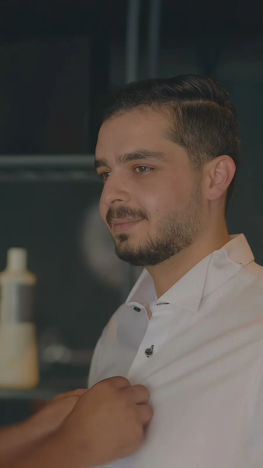 مشهد من فيلم عرس: تجهيز العريس من الحلاقة حتى ارتداء البدلة